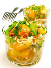 salade composée : fruits frais et chair de crabe