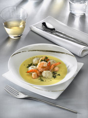 bisque de crustacés avec dumplings