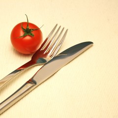 Besteck  mit Tomate (Diät)