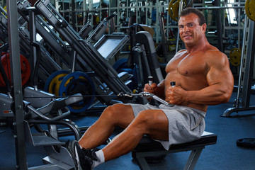 Fototapeta na wymiar Man to do exercises at the gym apparatus