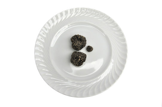 TARTUFI NERI IN PIATTO BIANCO