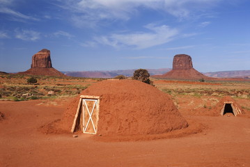 Navajo hogan in the Monument valley - obrazy, fototapety, plakaty