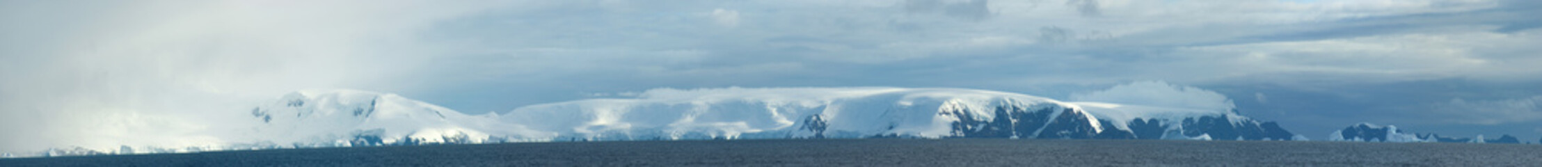Fototapeta premium Antarctic ice island