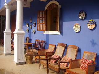 Zwischen den Stühlen