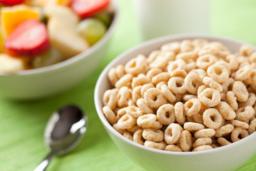 cereals rings and fruit