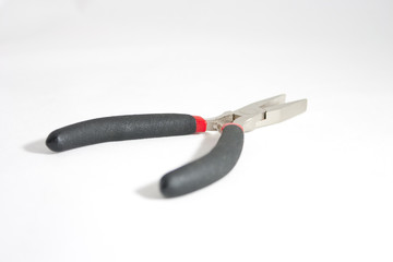 Obraz premium Alicate em fundo branco