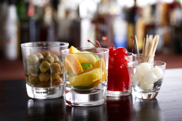 Cocktail garnishes