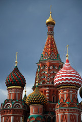 Fototapeta na wymiar Wieże Wasyla Błogosławionego w Moskwie