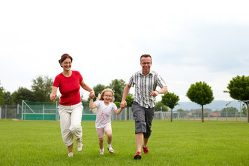 junge Familie zusammen