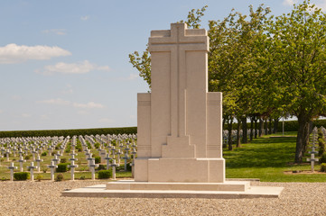 Fototapeta na wymiar Francuski Cmentarz Wojskowy Rancourt (francuski Necropolis) d