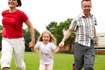 junge Familie zusammen
