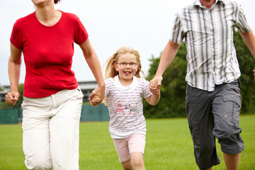 junge Familie zusammen