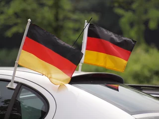 Deutschlandfahne auf dem Autodach © Martin_P