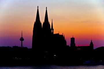 Naklejka premium Kölner Dom in der Abenddämmerung