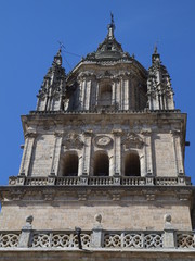 Fototapeta na wymiar Wieża katedry w Salamance Nowe