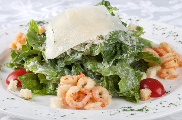 Salad  caesar  with shrimps