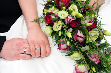 wedding  rings and flowers