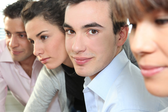 Portrait d'un jeune homme en r&eacute;union