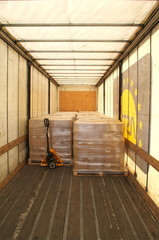 palettes dans un camion