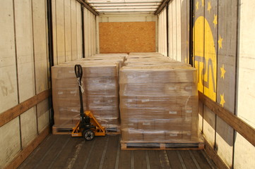 palettes dans un camion