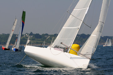 Course à la voile en classe Mini 6.50 class40, l'Imoca et la classe 50 en Bretagne France	