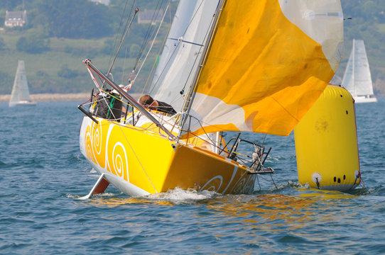 Course à la voile en classe Mini 6.50 class40, l'Imoca et la classe 50 en Bretagne France	