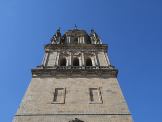 Fototapeta na wymiar Wieża katedry w Salamance Nowe