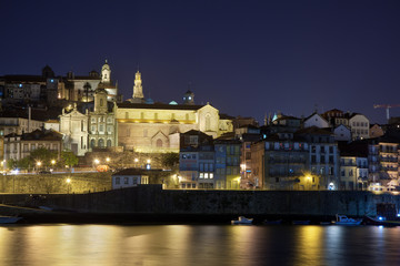 Fototapeta na wymiar Podświetlany Porto, Portugalia