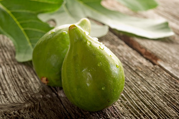 fig with leaf - fichi con foglie