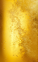 Bierfond mit Tropfen 16