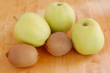 Apfel und Kiwi