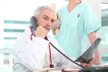 Médecin et infirmière