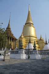 Fototapeta na wymiar The temple phra kaeo in Bangkok, Thailand