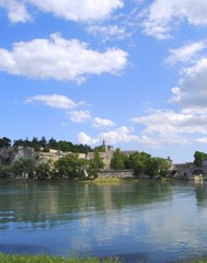 Fototapeta na wymiar Avignon do Rodanu
