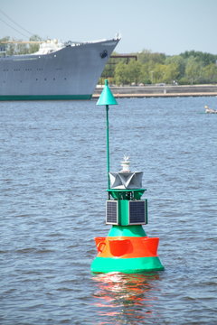 gr&uuml;n rote Fahrwassertonne