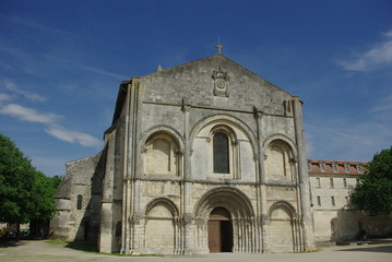 Fototapeta na wymiar Abbaye aux Dames (l'église)