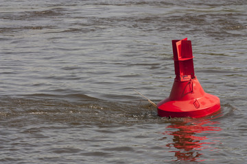 Boje auf der Elbe