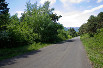 carretera de montaña vacia