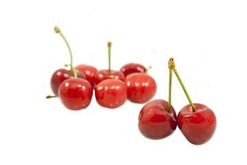 cerejas em fundo branco