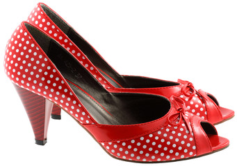 chaussures féminines rouges à pois blancs, fond blanc