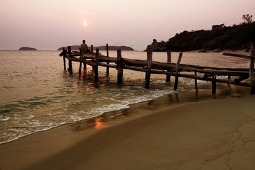 Fototapeta premium Zachód słońca na wyspie Cham - Wietnam