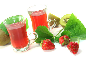 Erdbeer-Kiwi-Tee