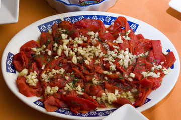pimientos de piquillo en ensalada