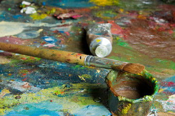 palette and oil