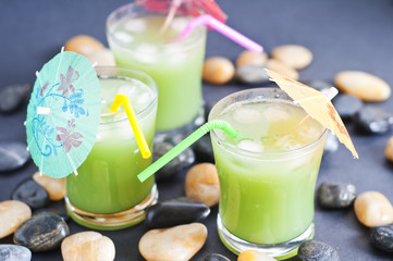 cocktail con ombrellini