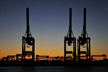 Zur blauen Stunde am Containerterminal