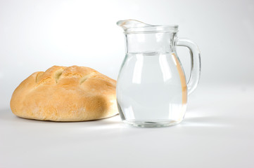 caraffa d'acqua con toscano