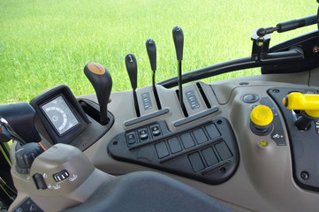 Tractor cabine device