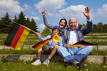 Familie im Stadion © Robert Kneschke