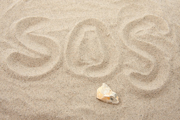 Fototapeta na wymiar SOS litery w piasku